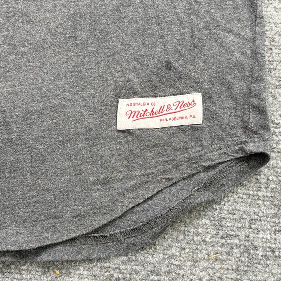 Mitchell & Ness Charlotte Hornets T Shirt Large Raglan 3/4 Sleeve Tee Distressed - Picture 10 of 16